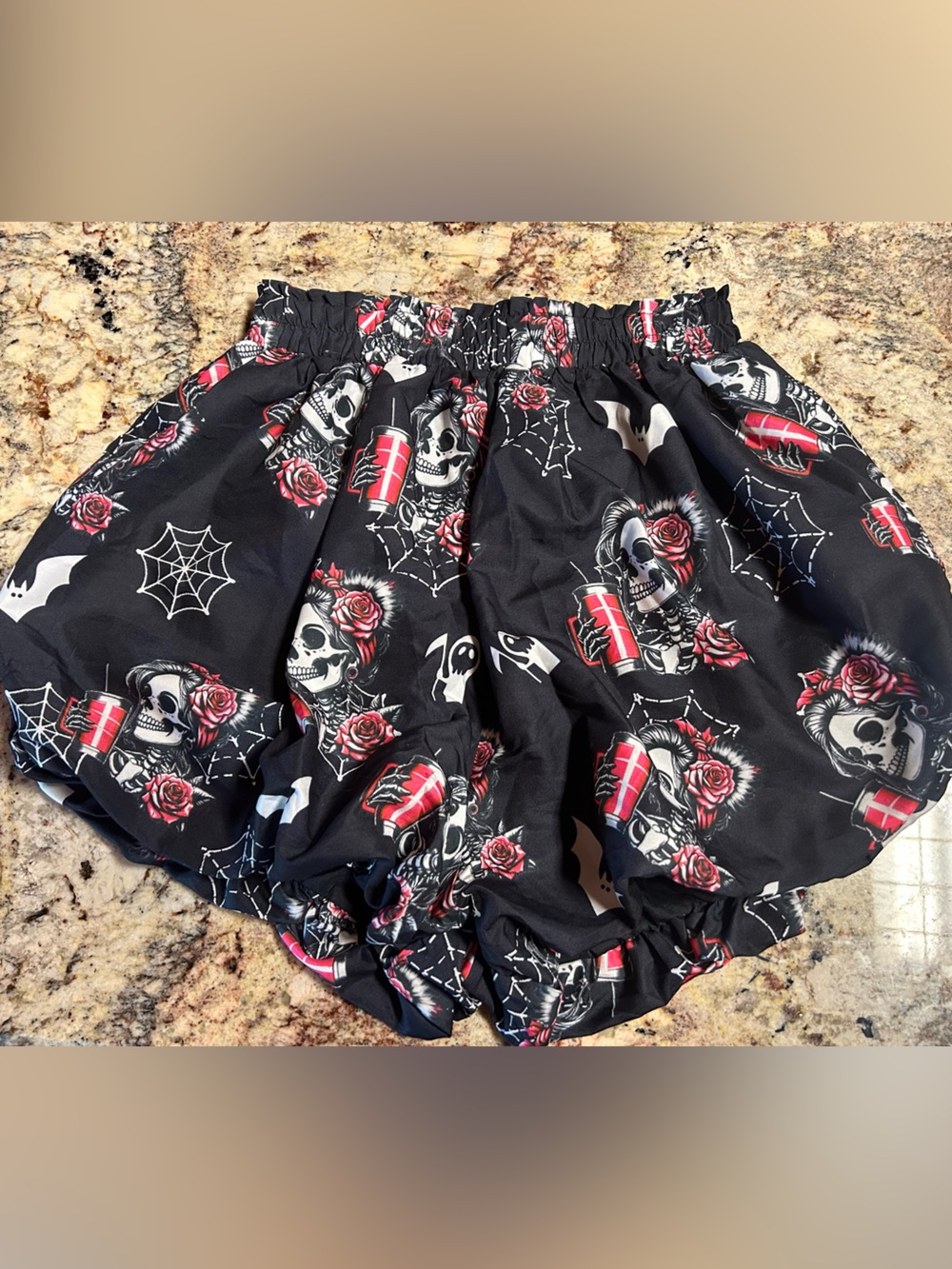 Women’s Medium Balloon High Waist Black Skull & Rose Elastic-Waist Shorts